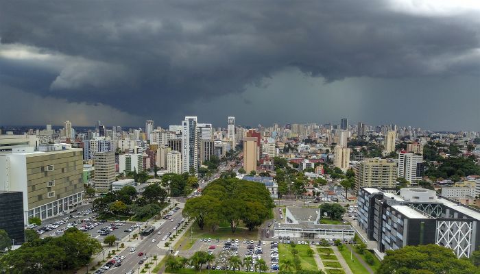  Semana de chuva terá temperaturas mais amenas no Paraná, prevê Simepar